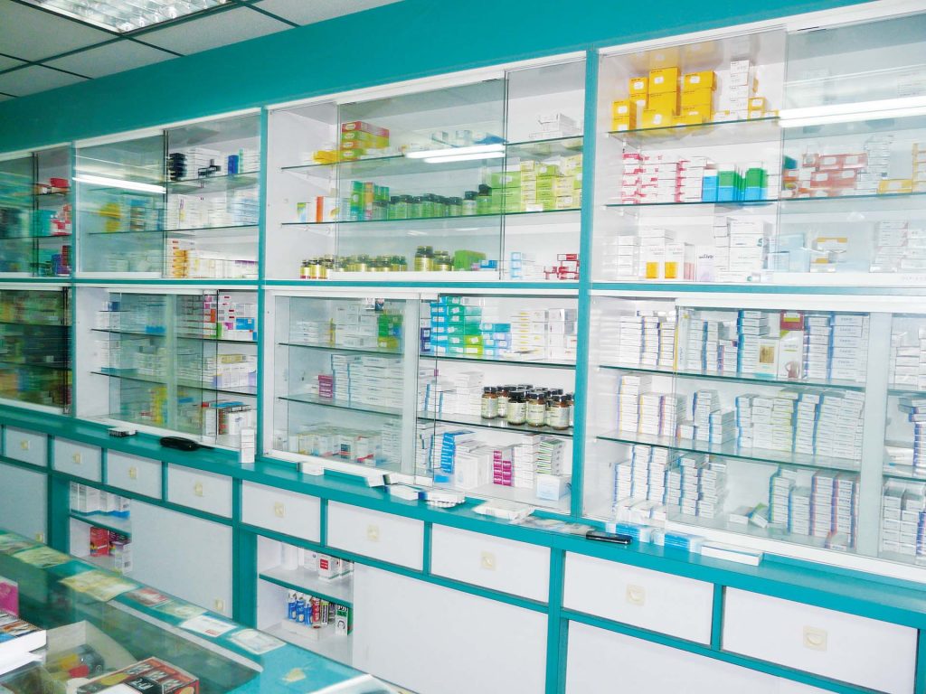 الحكومة تضع اللمسات الأخيرة لتخفيض الضريبة على الأدوية والرسوم على المنتجات الصحية 