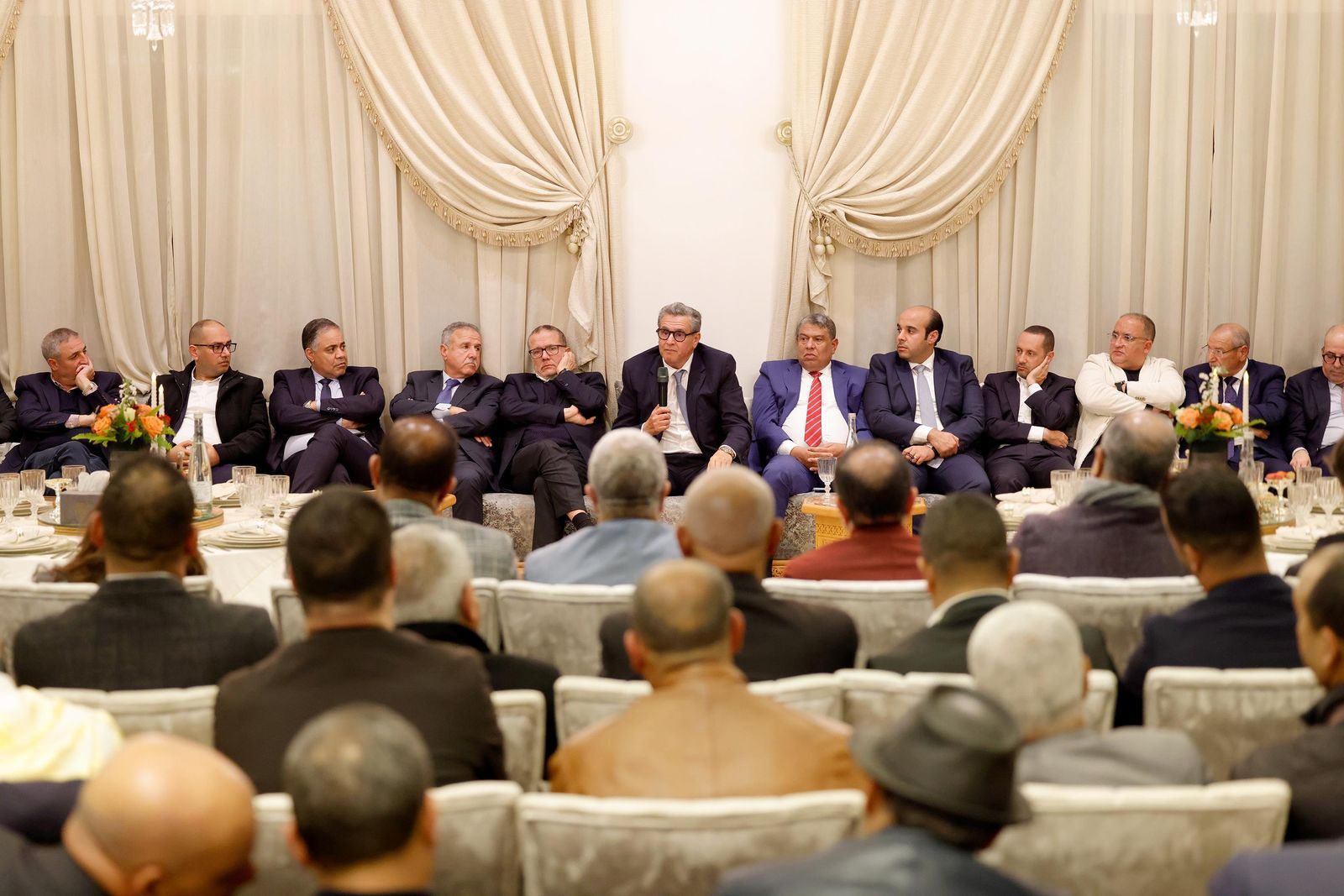 الجديدة.. أخنوش يعقد لقاء تواصليا مع وزراء وقيادات الأحرار ويشيد بالحصيلة الإيجابية للحكومة