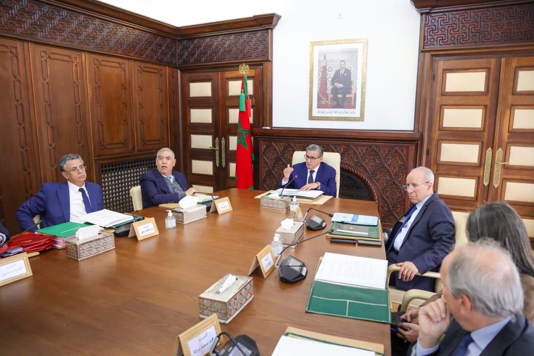 الحكومة تصادق على مشروع مرسوم بشأن الغرامات التصالحية والجزافية المتعلقة بمدونة السير على الطرق