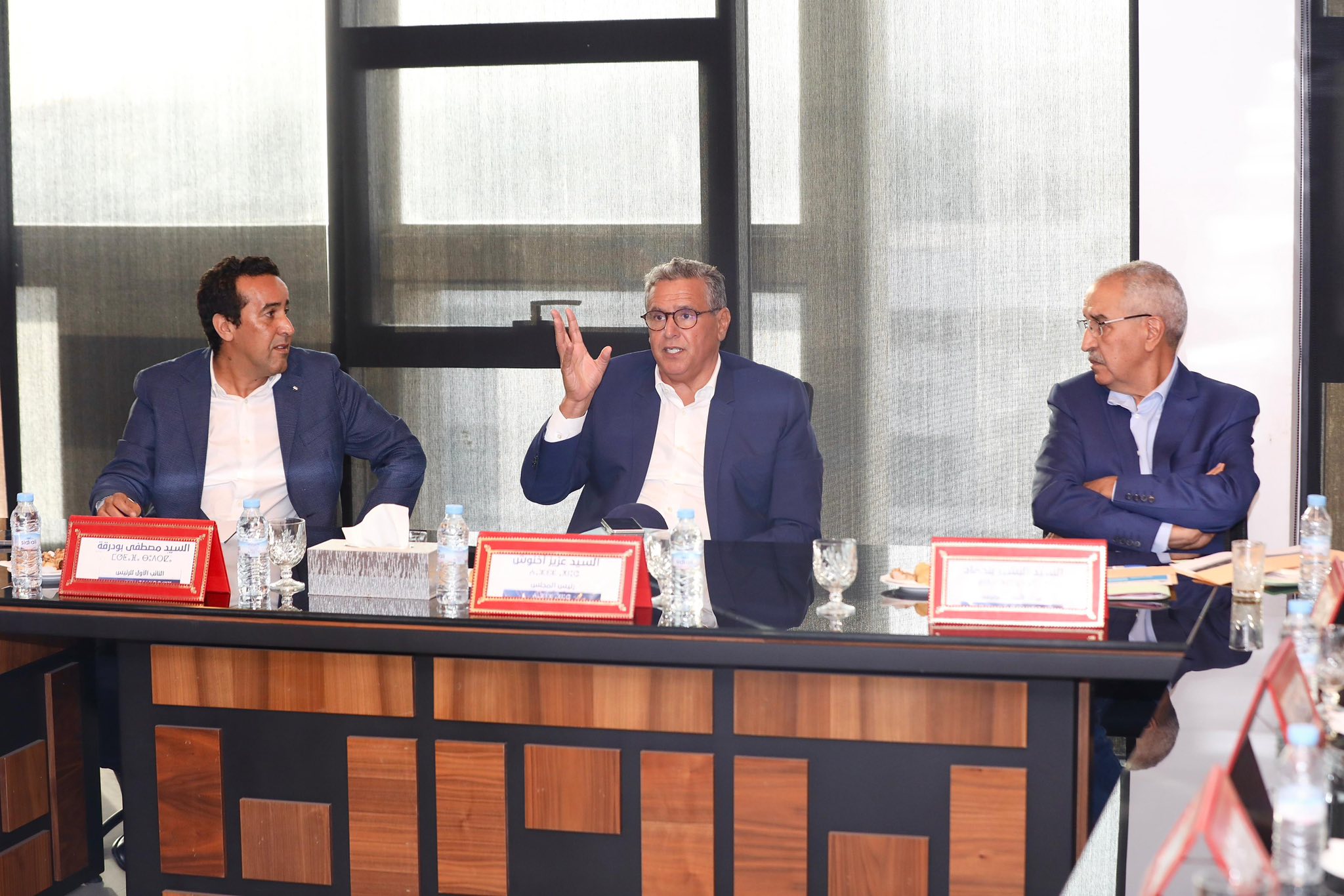  انسجاما مع التوجيهات الملكية السامية.. مكتب مجلس جماعة أكادير يؤكد على تقليص الفوارق بين أحياء المدينة