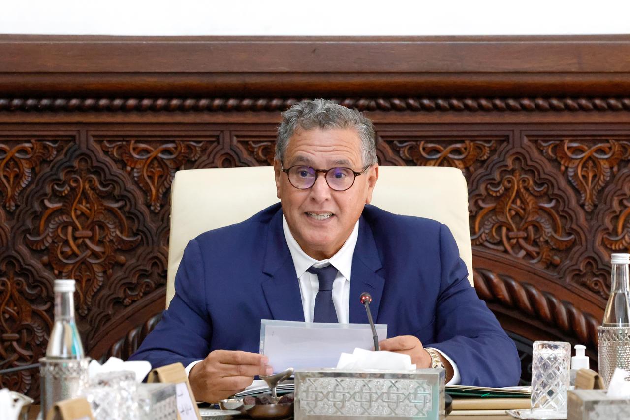 رئيس الحكومة يدعو إلى تعزيز التنسيق والتعاون بين المرافق العمومية ووسيط المملكة