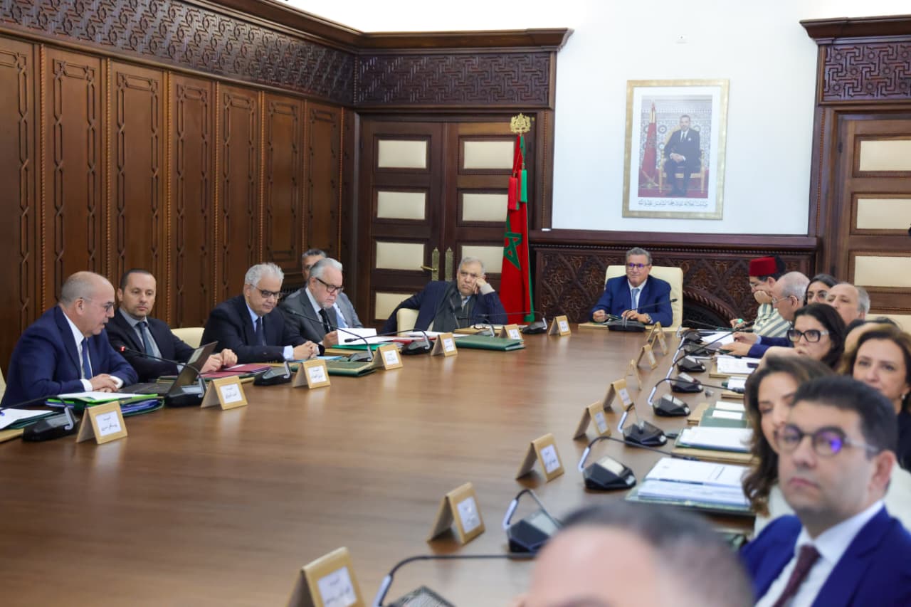 مجلس الحكومة يصادق على مشروع مرسوم للتوظيف الجماعي للقيم المنقولة