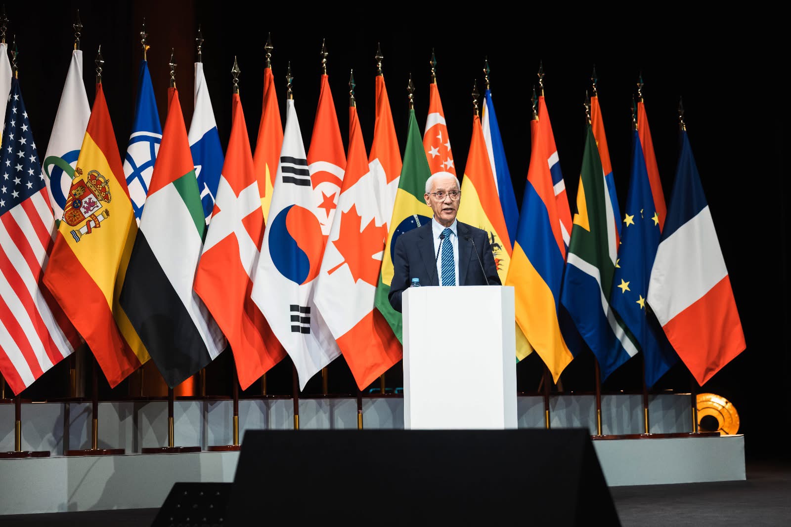 الطالبي العلمي من ليون: المغرب يقود مبادرات بقيادة جلالة الملك لتحسين الوضع الصحي وتعزيز بيئة سليمة بإفريقيا